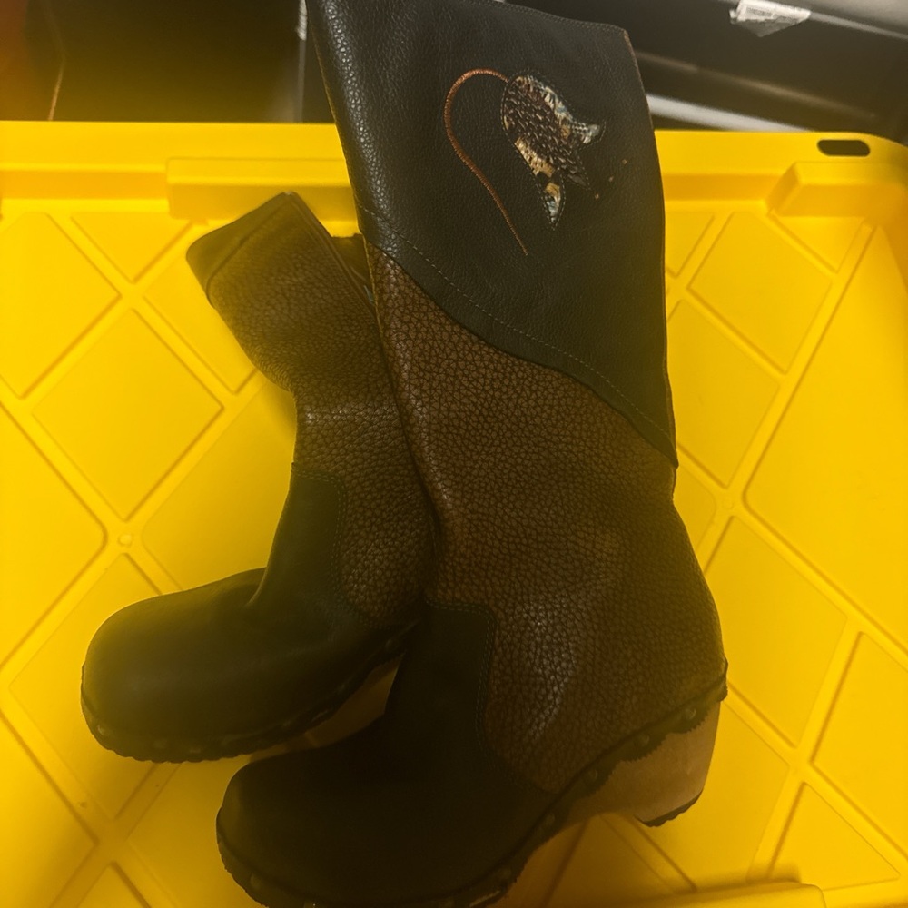 Pretty boots - Picture 2 of 3